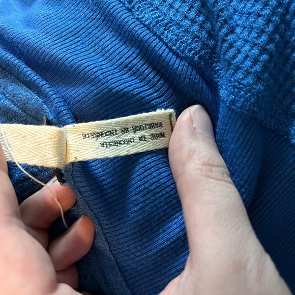 Free People Waffle Knit Long Sleeve T Shirt Boho Bohemian Distressed Hem - Picture 7 of 10